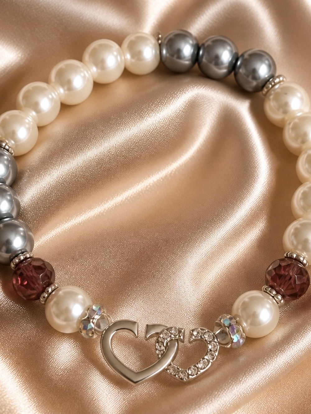 White & Gray Pearl Glass Beaded 6mm w/Double Heart Charms Bracelet NWT